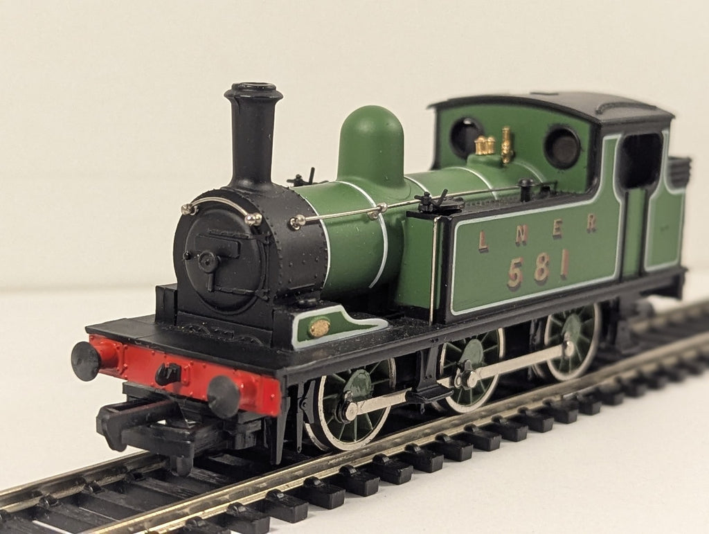Mainline OO Gauge Class J72 0-6-0T Steam Locomotive 581 LNER Green 37-054