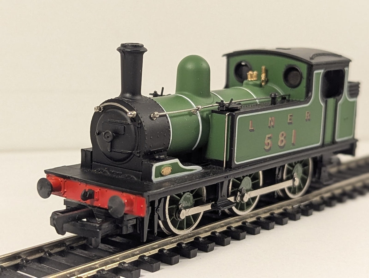 Mainline OO Gauge Class J72 0-6-0T Steam Locomotive 581 LNER Green 37-054