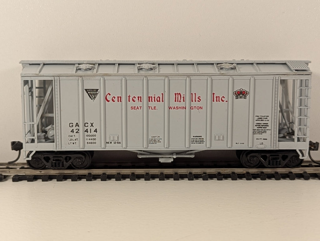 Walthers 39ft Single-Bay Airslide Covered Hopper – Centennial Mills Inc. #42414