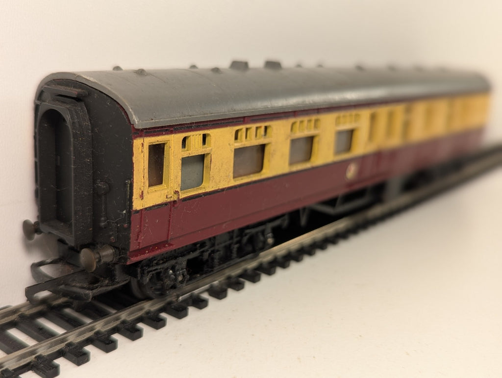 Tri-ang R28 OO Gauge BR Mk1 Brake 2nd Coach Crimson & Cream