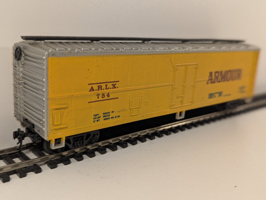 Model Power 9058 Armour Reefer Wagon ARLX 754 Yellow – HO Gauge