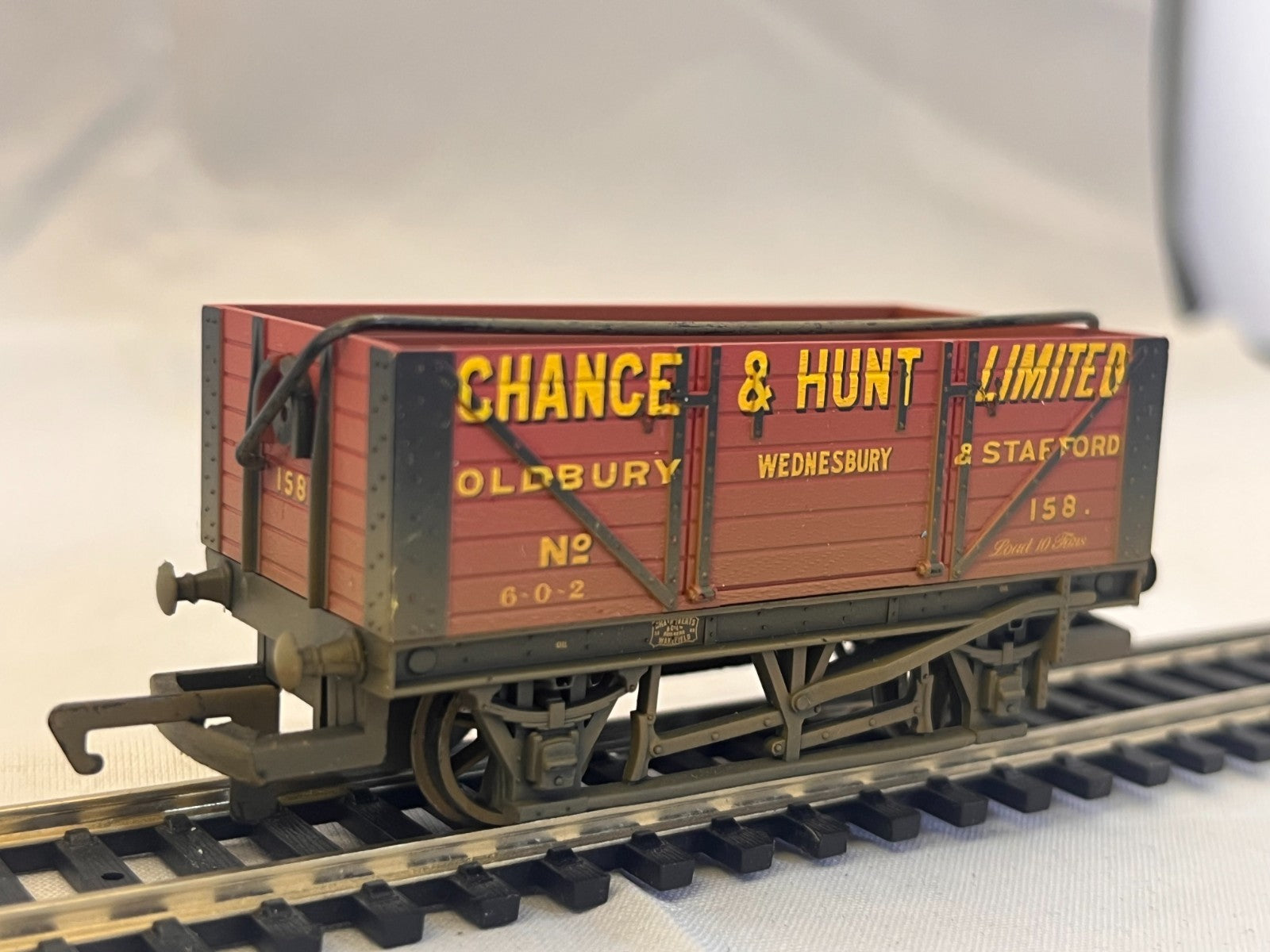 Hornby OO Gauge Chance & Hunt Limited 7 Plank Wagon Weathered