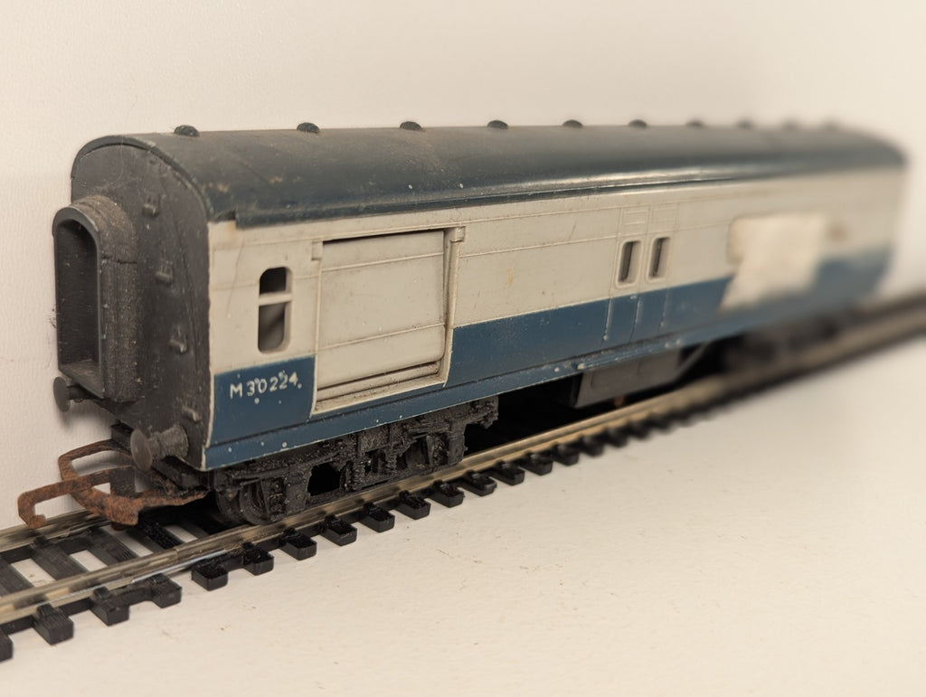 Tri-ang Hornby R402 OO Gauge Royal Mail Coach BR Blue Grey