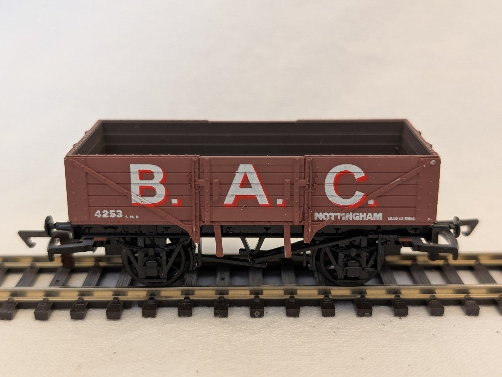 Mainline Railways OO Gauge 7 Plank Wagon 'B.A.C. Nottingham' Goods