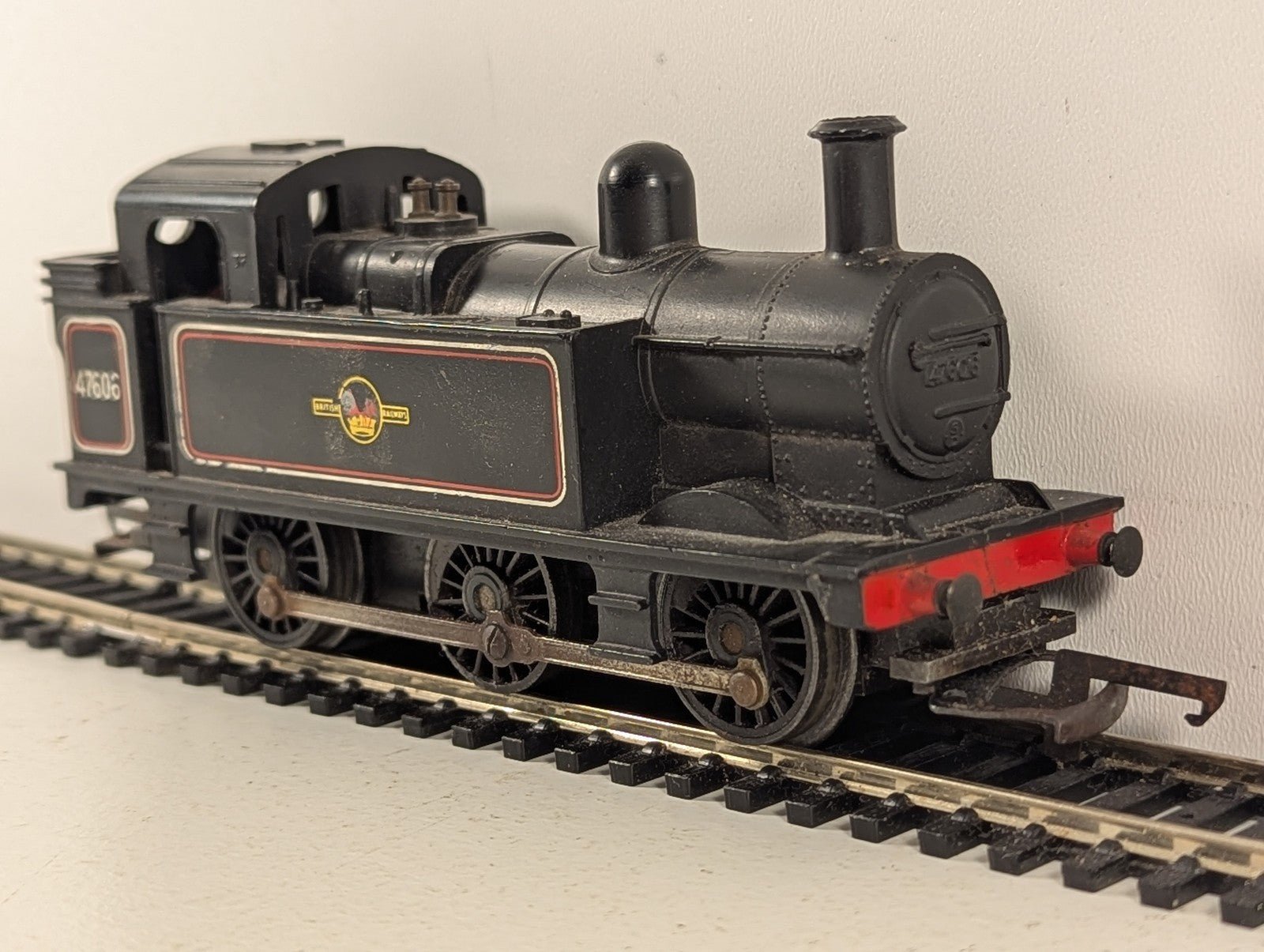 Tri-ang OO Gauge Class 3F Jinty 0-6-0T Locomotive 47606 BR Black (Early Emblem)
