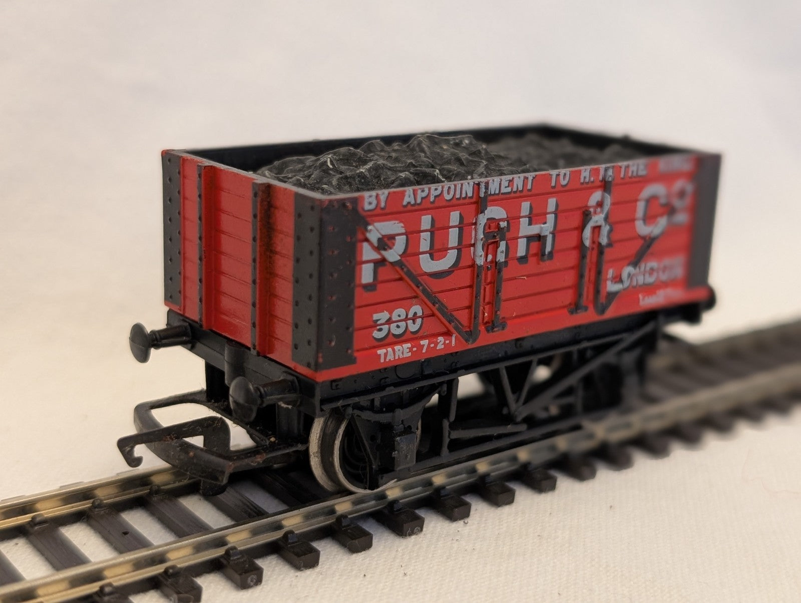 Hornby OO Gauge 7 Plank Private Owner Wagon 'Pugh & Co' Goods Wagon