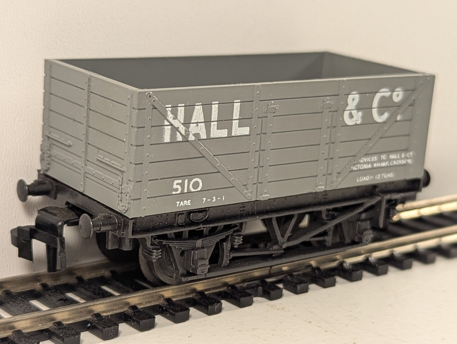Trix Trains 1664 Private Owner 7-Plank Wagon “Hall and Co”