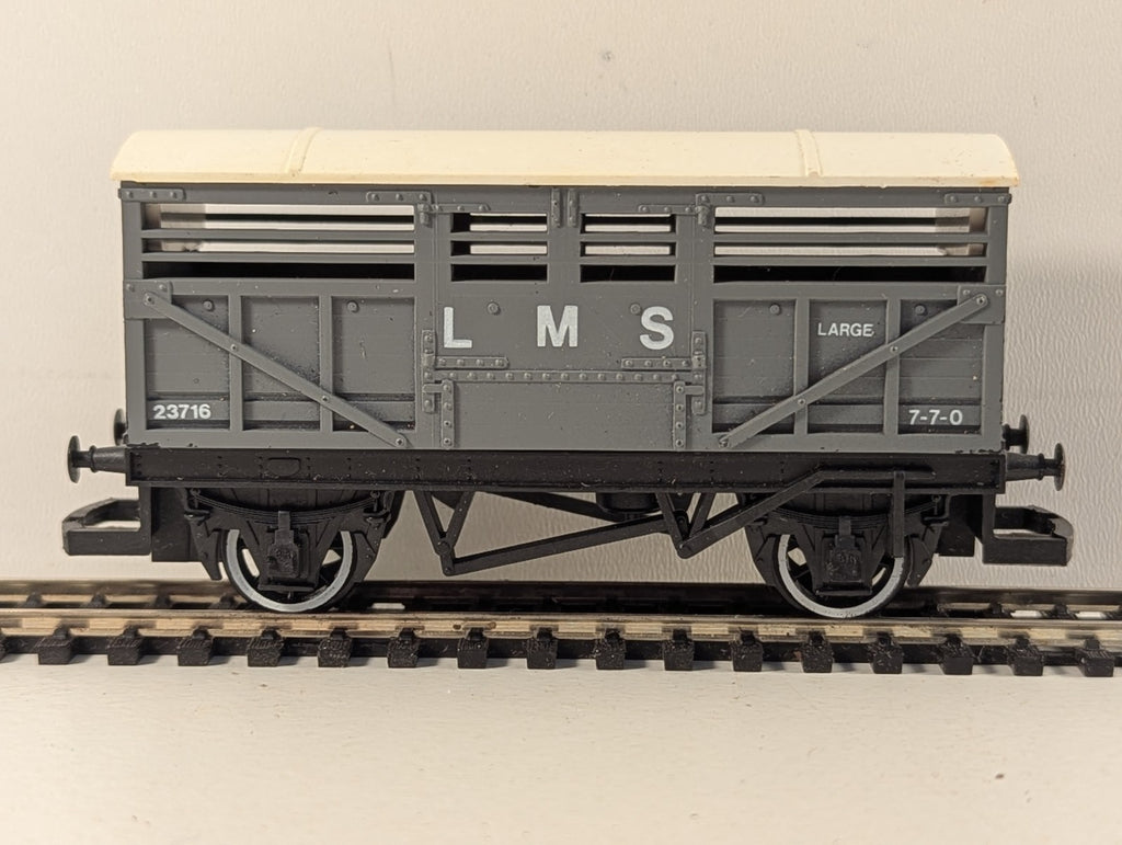 Hornby OO Gauge LMS Cattle Wagon Goods Wagon 23716 LMS Grey R237
