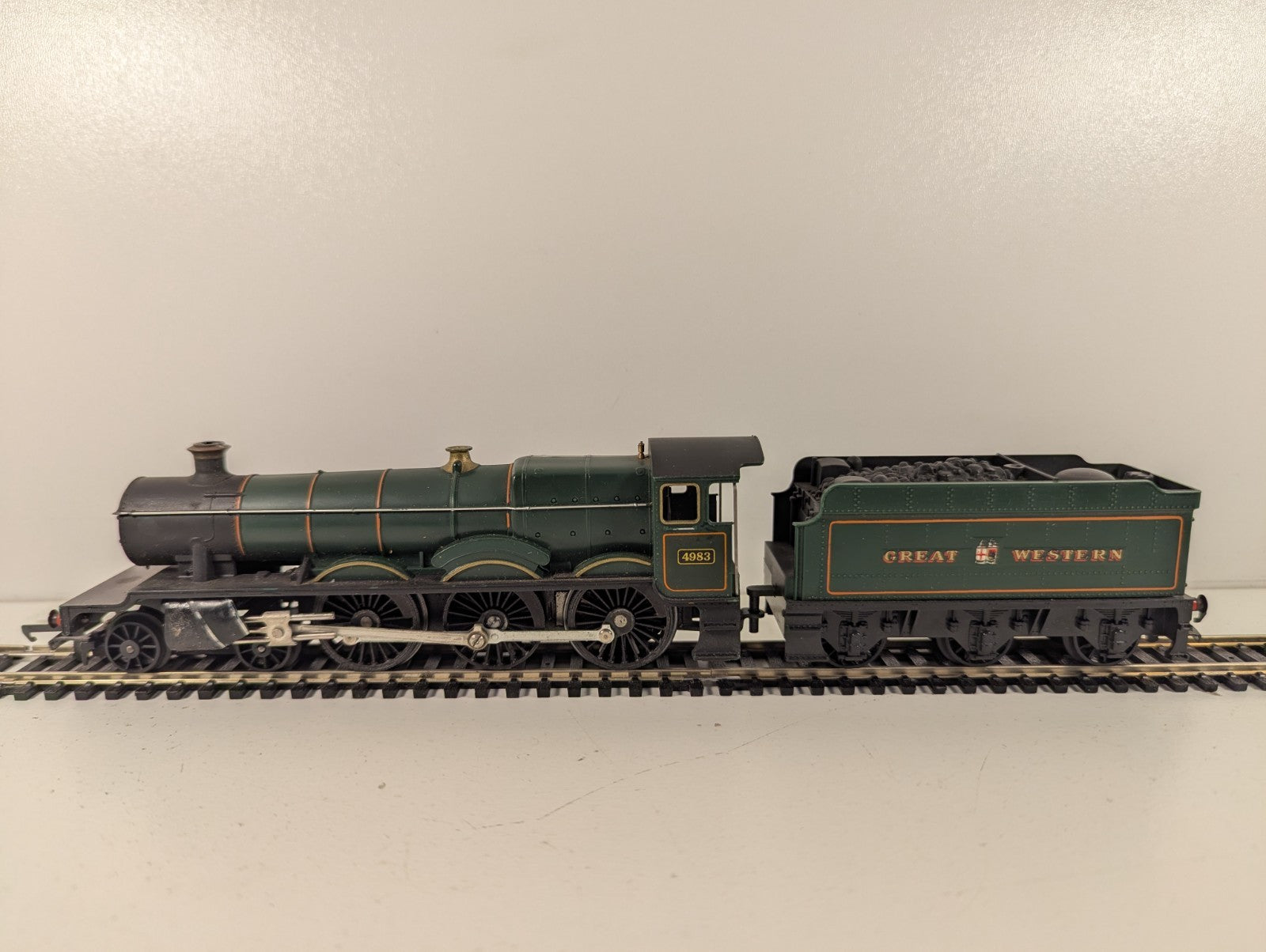 Tri-ang Hornby GWR Hall Class GWR Lined Green