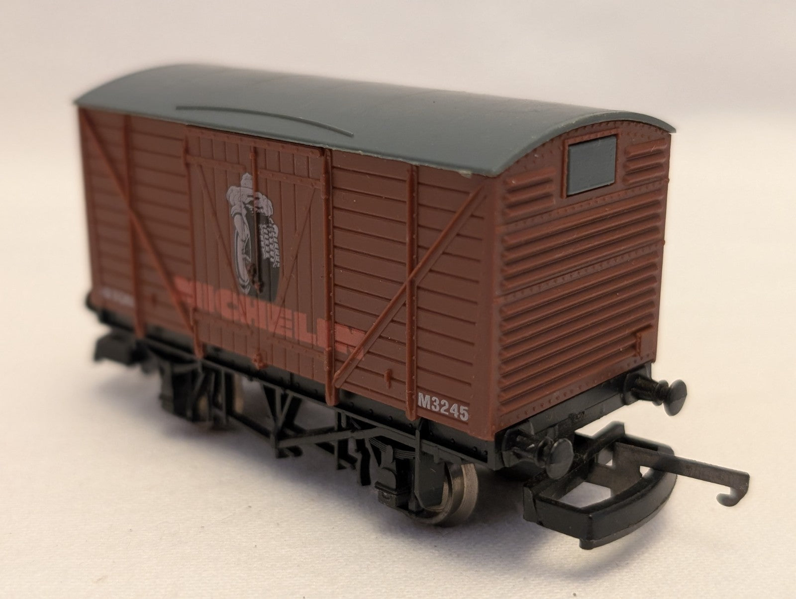 Lima OO Gauge 12 Ton Box Van Goods Wagon M3245 Michelin