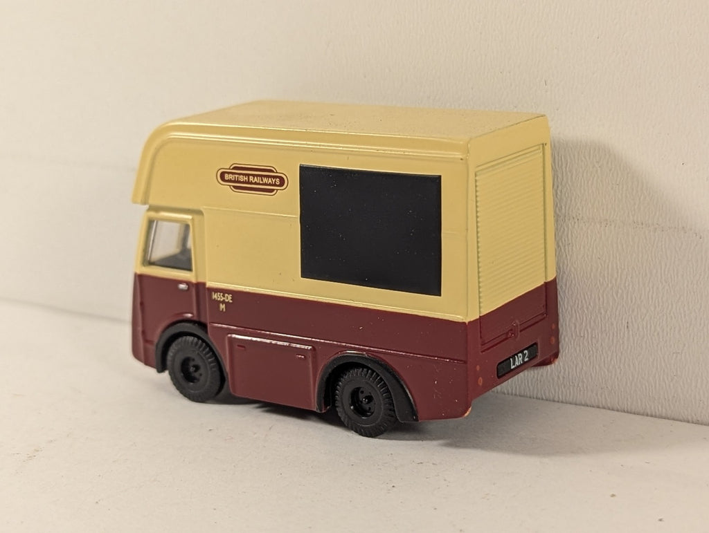 Classix 1:76 Scale / OO Gauge NCB Electric High Top Van Die-cast Model Vehicle