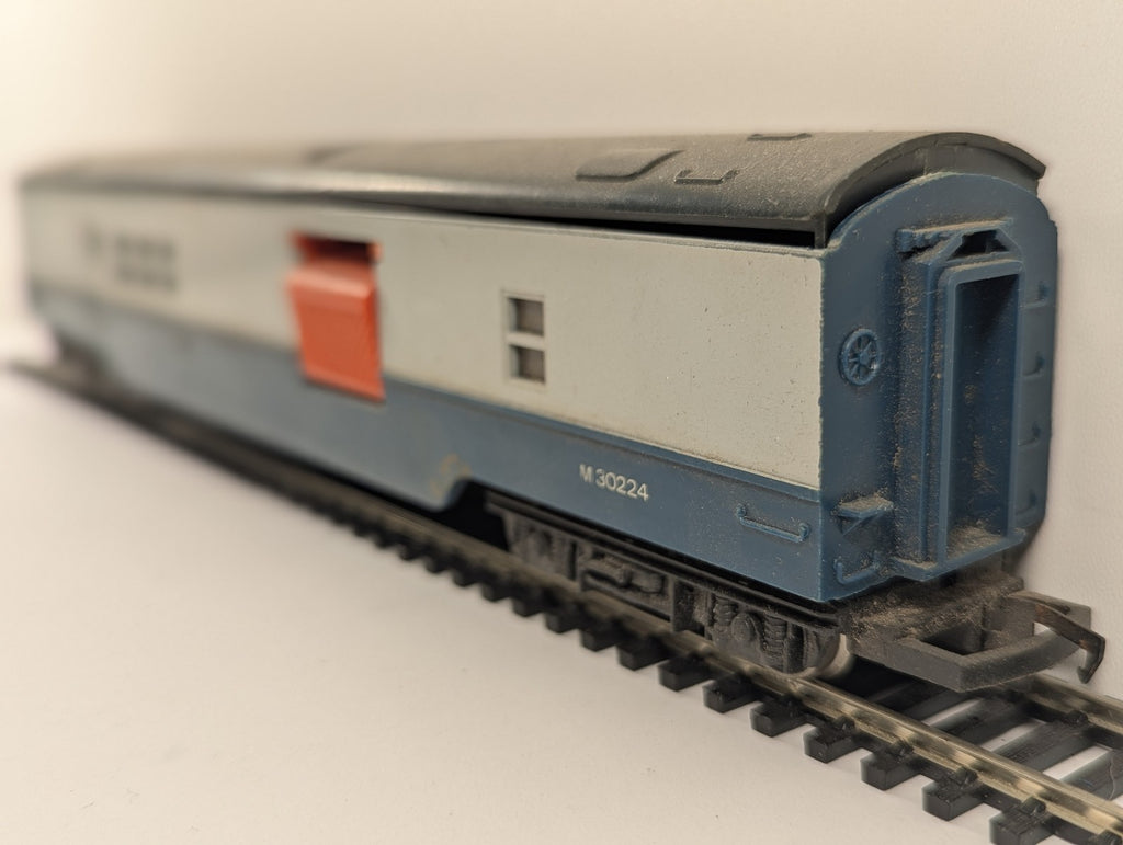 Hornby OO Gauge Operating Royal Mail Coach Passenger Coach M 30224