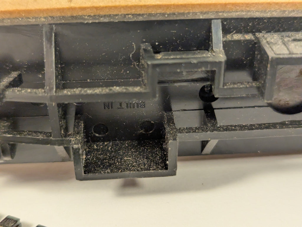 Hornby OO Gauge LNER Teak Brake 3rd Class Coach
