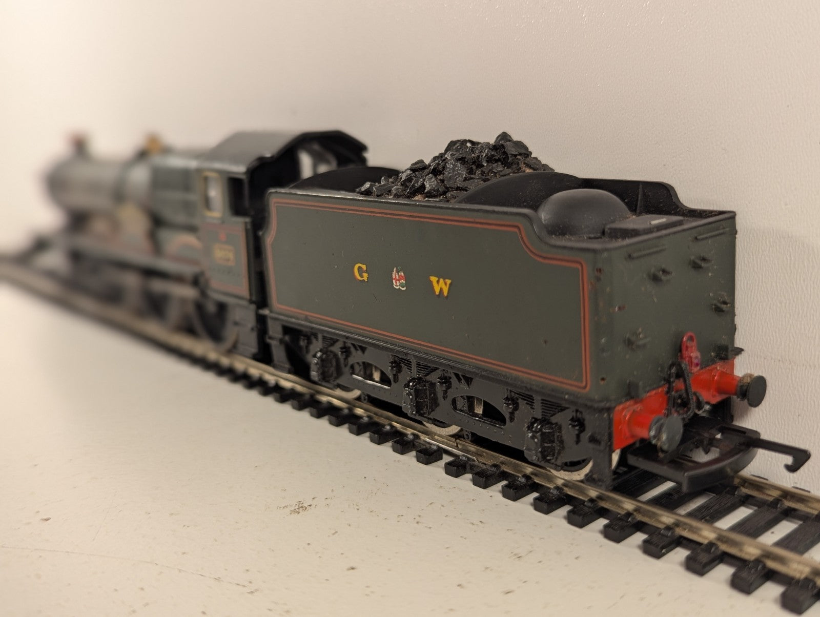 Hornby OO Gauge GWR Castle Class 5074 Hampden Castle steam locomotive tender view