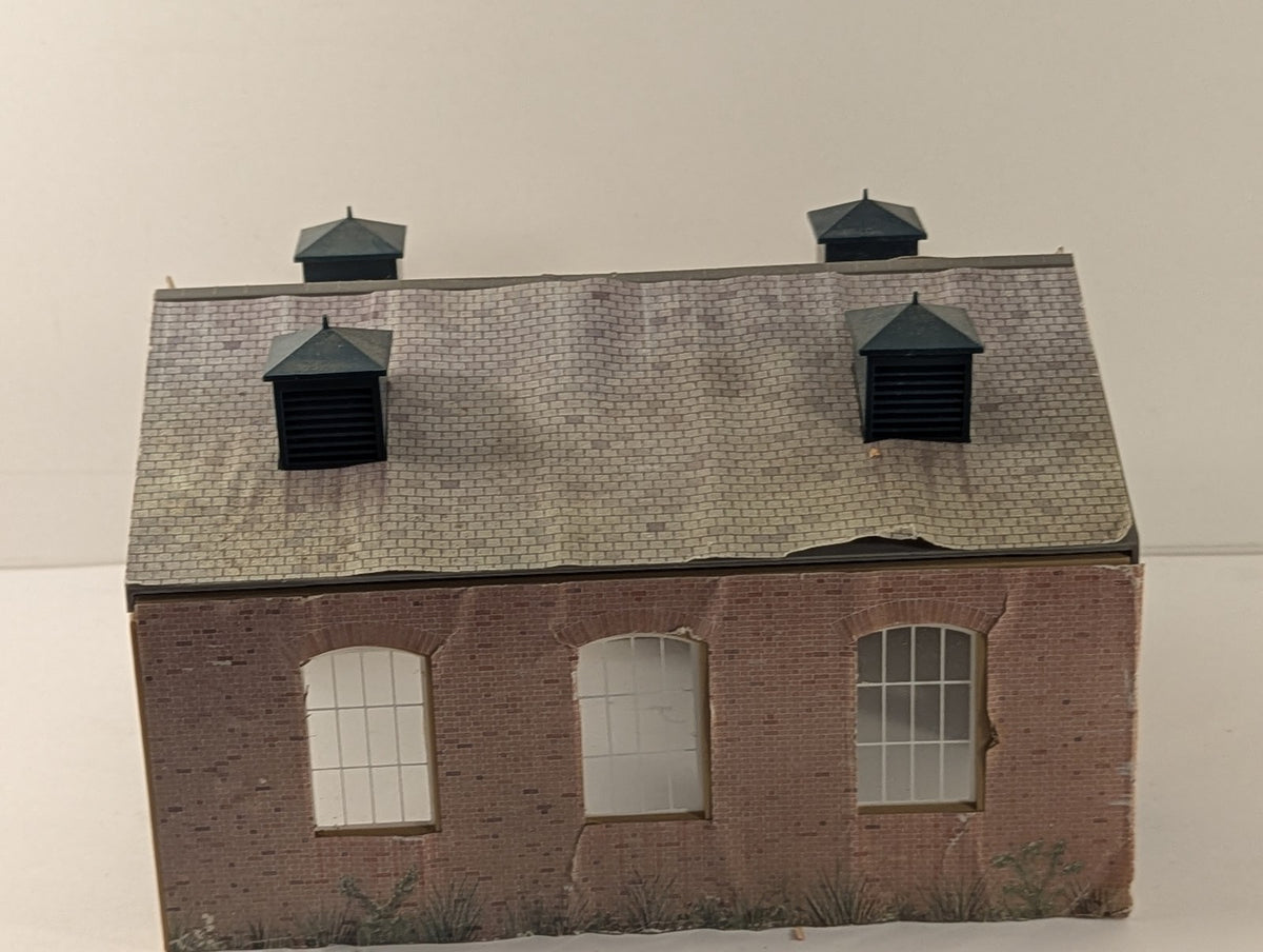 Hornby OO Gauge Single Track Engine Shed Buildings & Structures R180