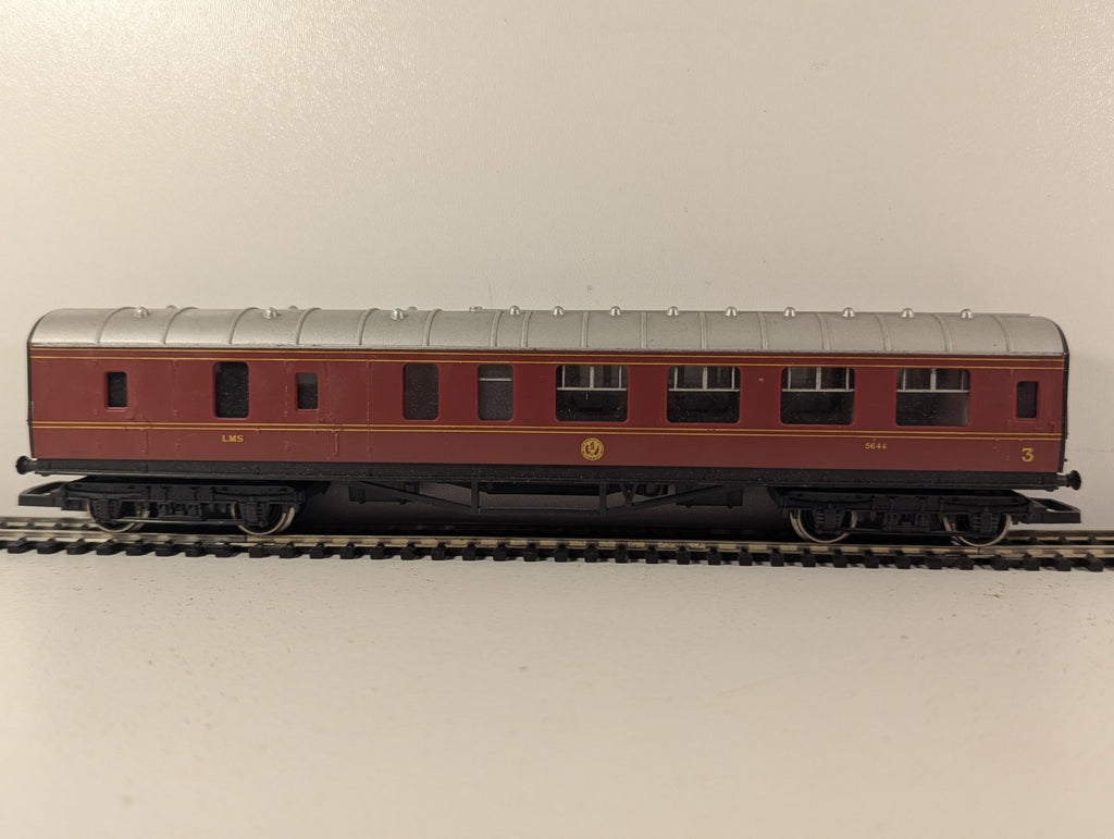Hornby OO Gauge LMS Stanier Brake Third Coach Passenger Coach 5644
