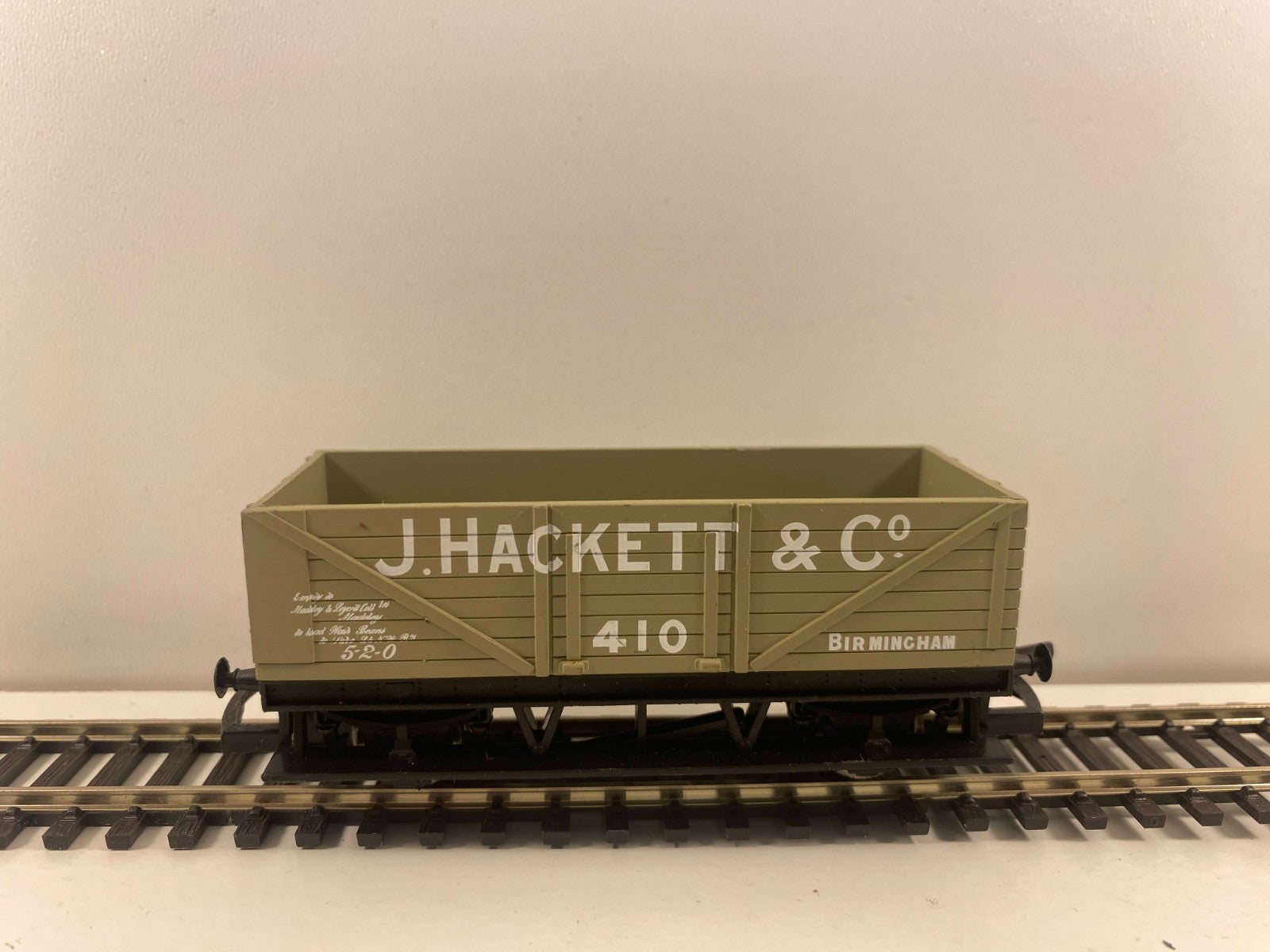 Hornby R6595 6-Plank Open Wagon “J. Hackett & Co.” – OO Gauge