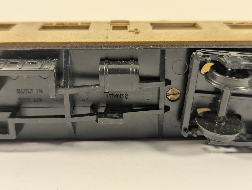 Tri-ang Hornby OO Gauge LNER Thompson Teak Coach