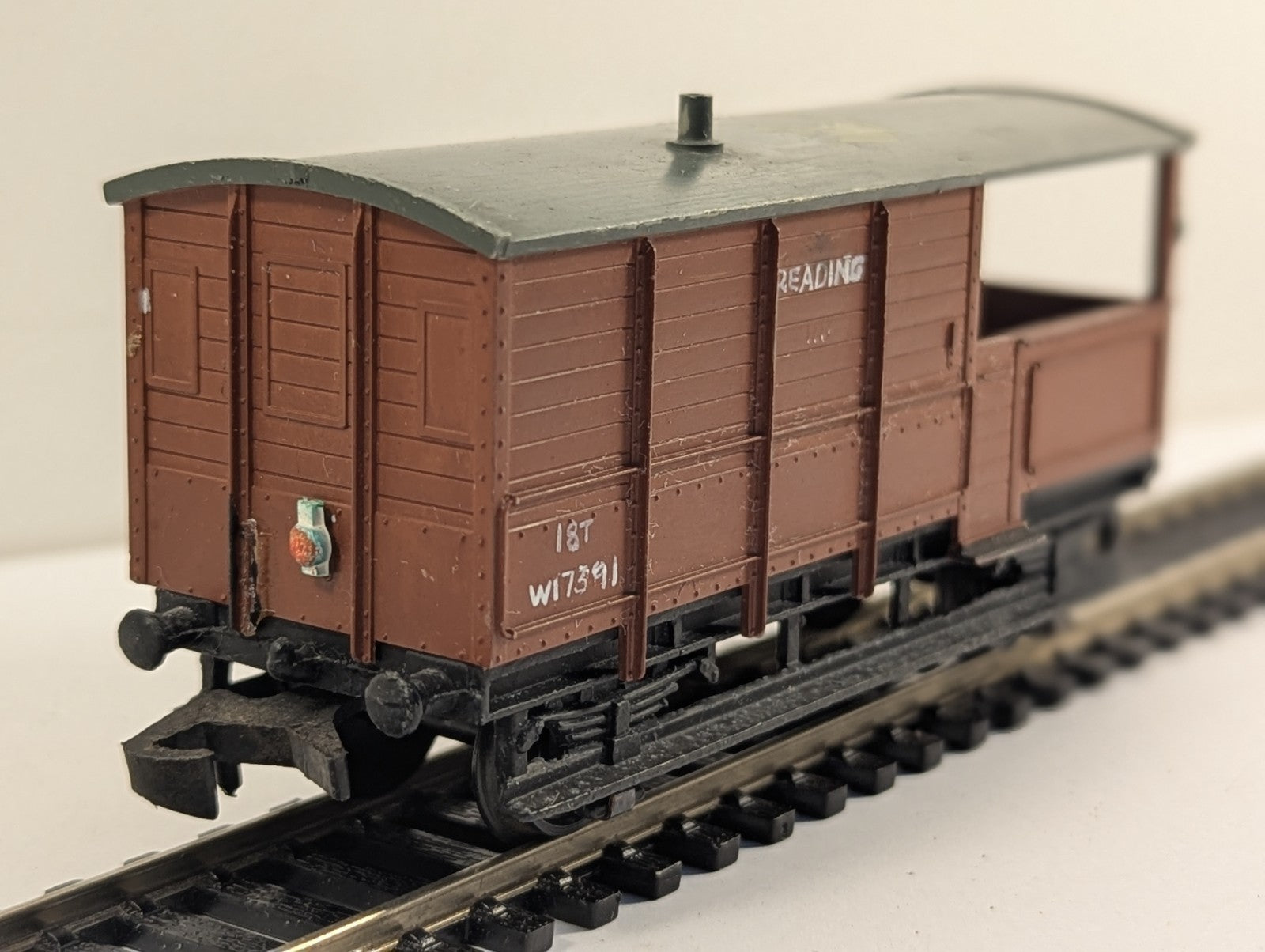 Hornby Dublo OO Gauge MR 20-Ton Goods Brake Van Repainted W17391