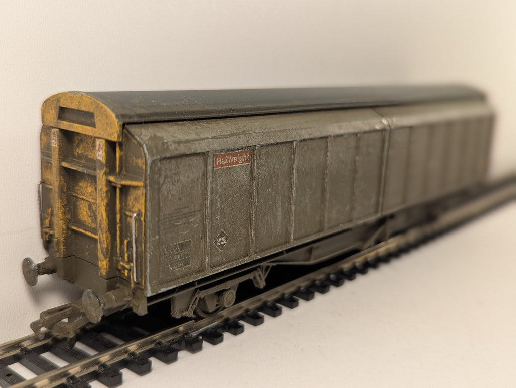 Bachmann OO Gauge VGA Sliding Wall Van Goods Wagon 210614