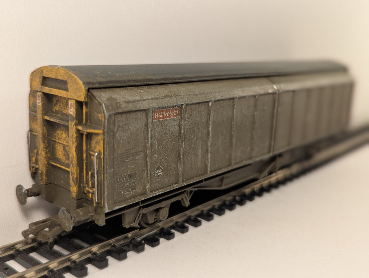 Bachmann OO Gauge VGA Sliding Wall Van Goods Wagon 210614