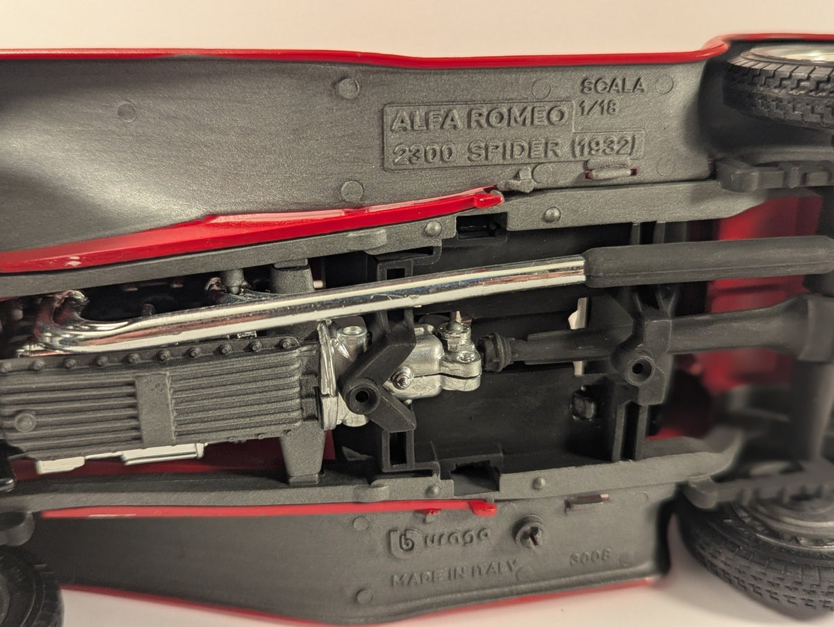 Bburago 1:18 1932 Alfa Romeo 8C 2300 Spider Touring – Missing Screen