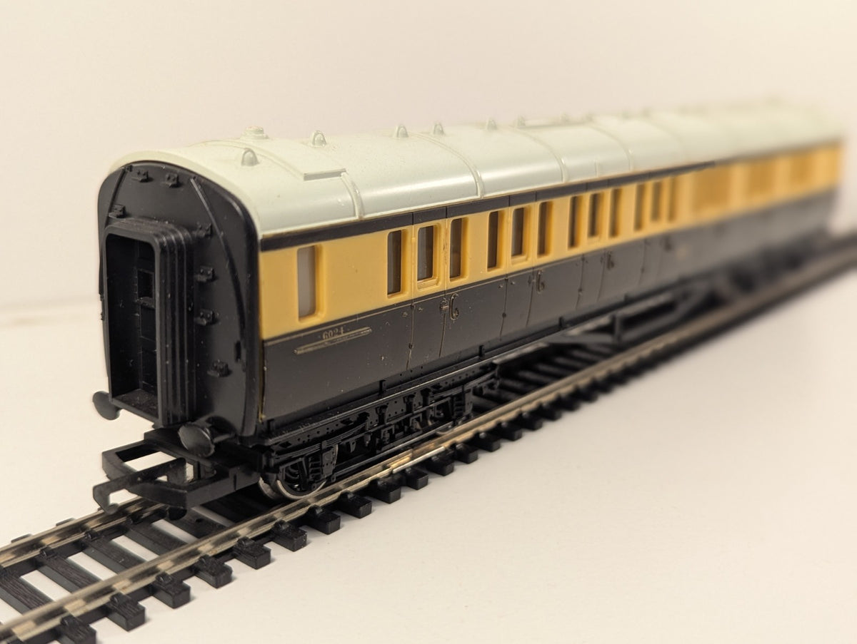 Hornby R456 OO Gauge GWR Composite Coach 6024 – Chocolate & Cream