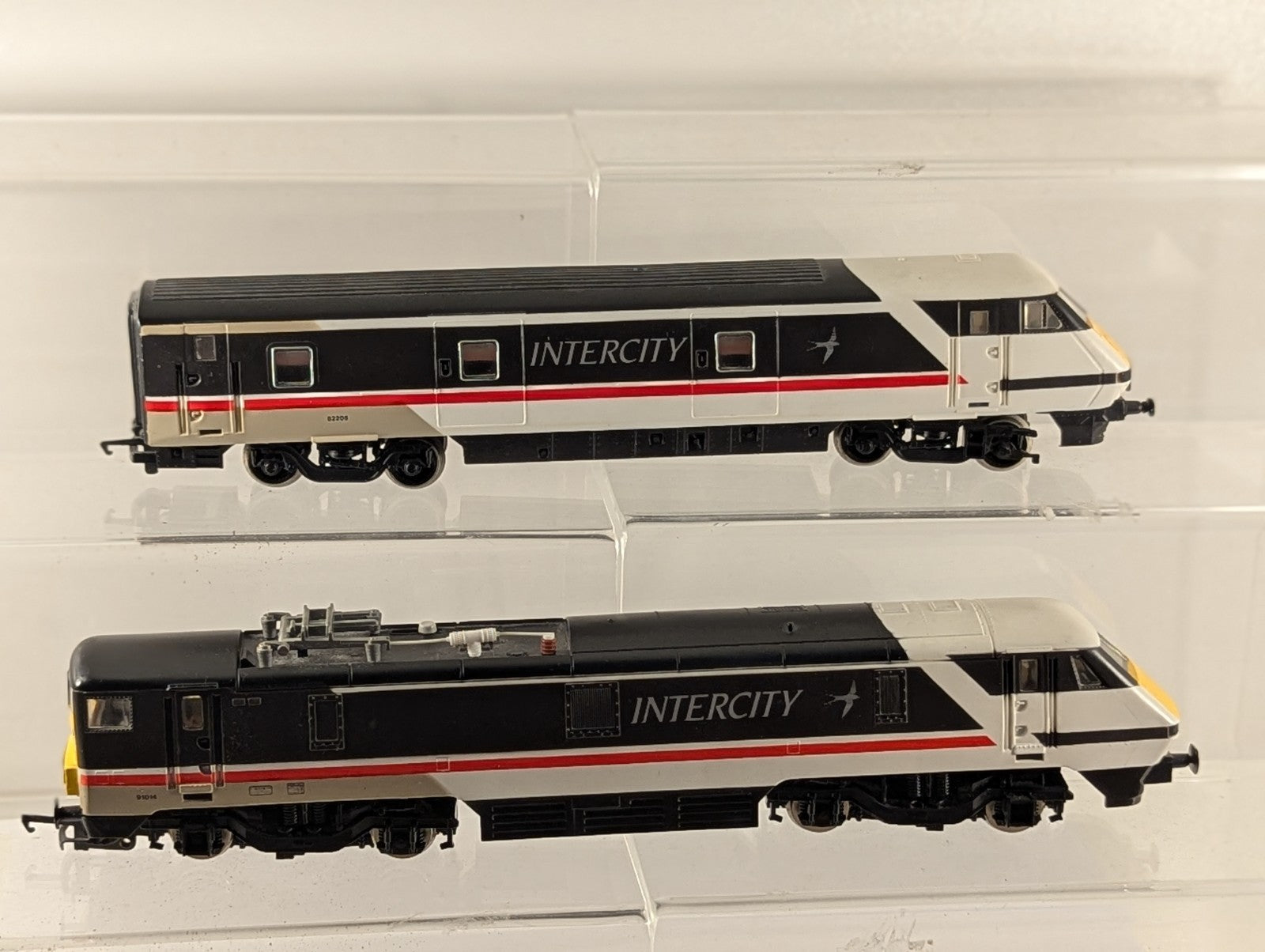 Hornby OO Gauge Class 91 InterCity Swallow - Missing Couplers