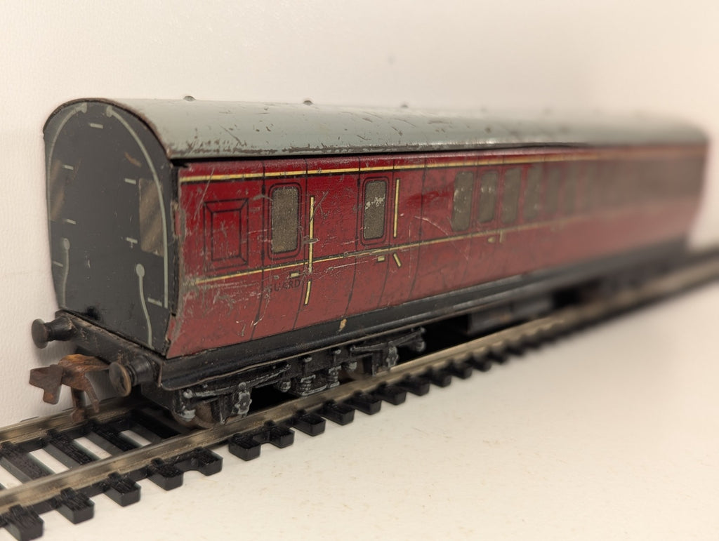 Hornby Dublo BR Maroon Suburban Tinplate Coach OO Gauge - Chipped Paint