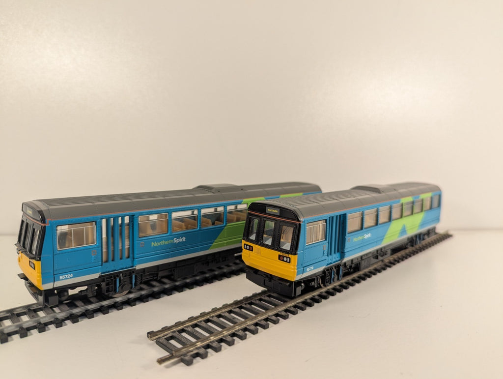 Hornby R2161 OO Class 142 142074 Northern Spirit DMU
