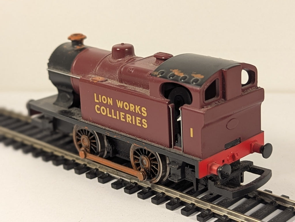 Hornby R2452 OO Gauge Class D 0-4-0T No. 1 Lion Works Collierie – Repainted part