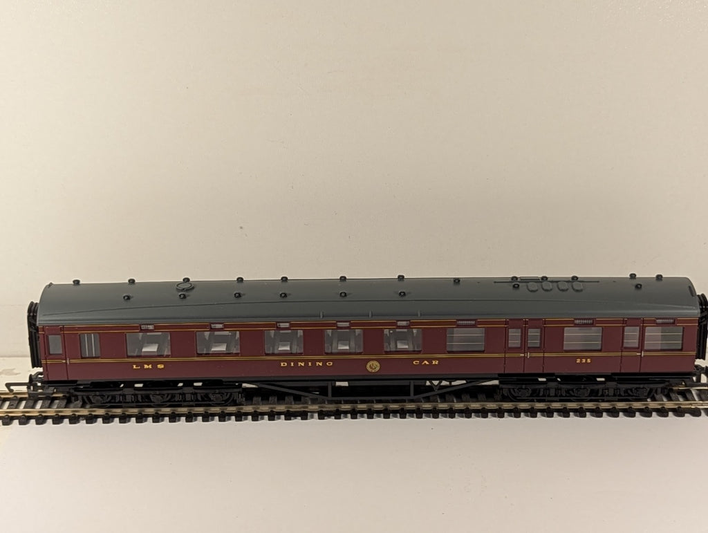 Hornby R4095 LMS 68ft Dining Car OO Gauge Boxed