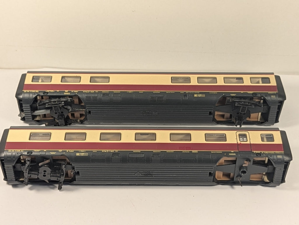 Roco H0eGauge Deutsche Bundesbahn Passenger Coaches - Missing Couplings & Wheels