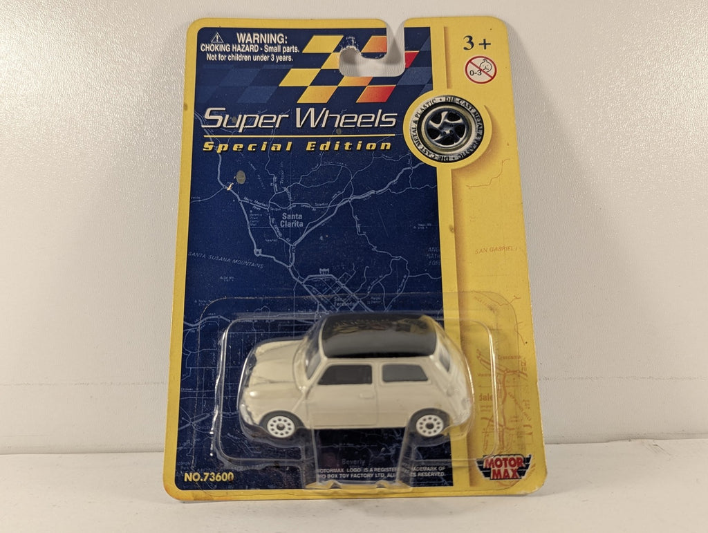 Motor Max Classic Mini Cooper Die-cast Model Car Cream with Black Roof 73600
