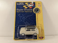 Motor Max Classic Mini Cooper Die-cast Model Car Cream with Black Roof 73600