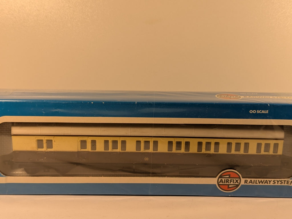 Airfix 54250-0 OO Gauge GWR Class B Suburban Brake Coach Boxed Unopened