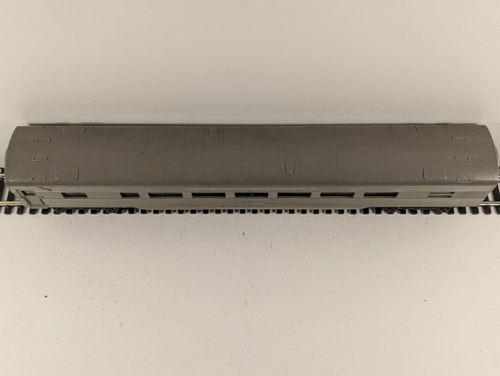 Tri-ang OO Gauge Transcontinental Passenger Coach Plain Grey R.25