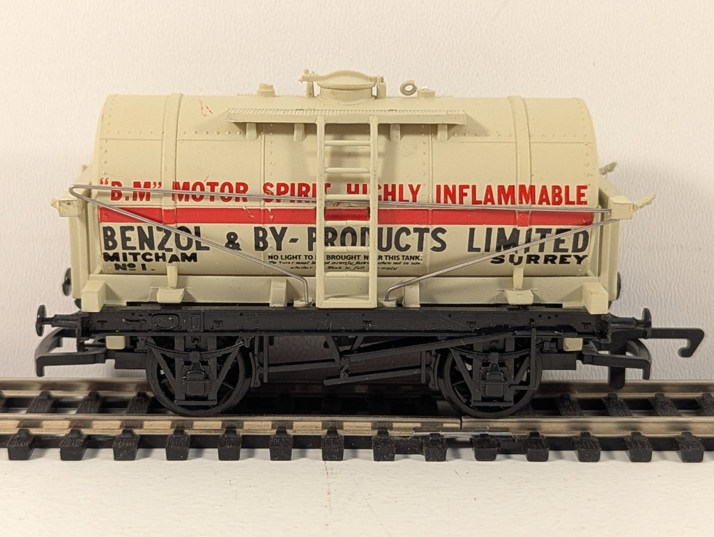 Dapol B136 OO Gauge White Benzol & By-Products Limited 12 Ton Tank Wagon