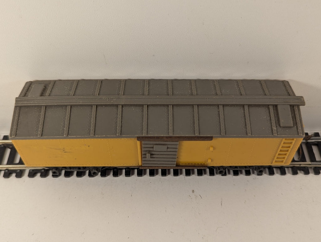 Triang Refrigerator Car Boxcar Yellow & Grey