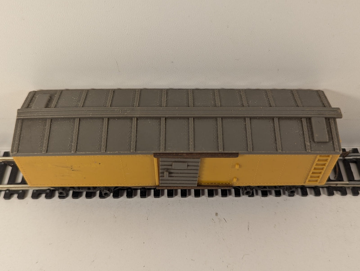 Triang Refrigerator Car Boxcar Yellow & Grey
