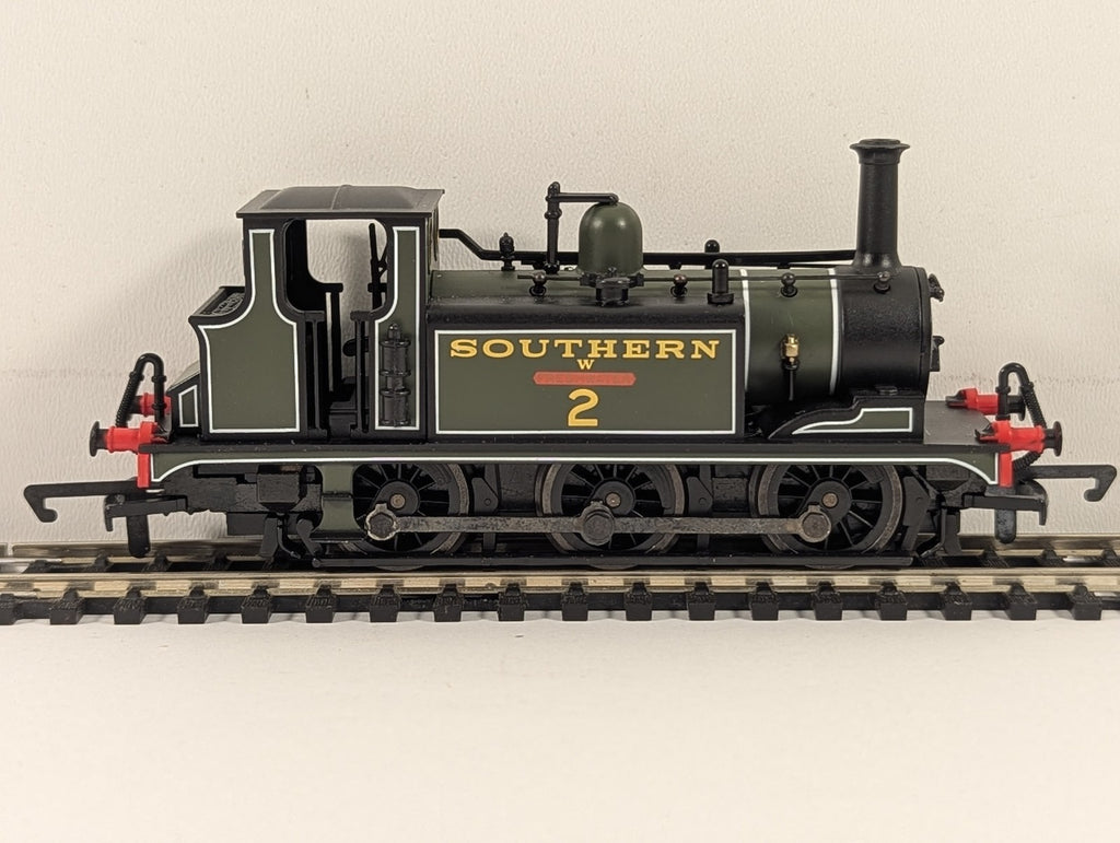 Hornby OO Gauge Class A1X Terrier 'Freshwater' Locomotive 2 SR Olive Green R2063