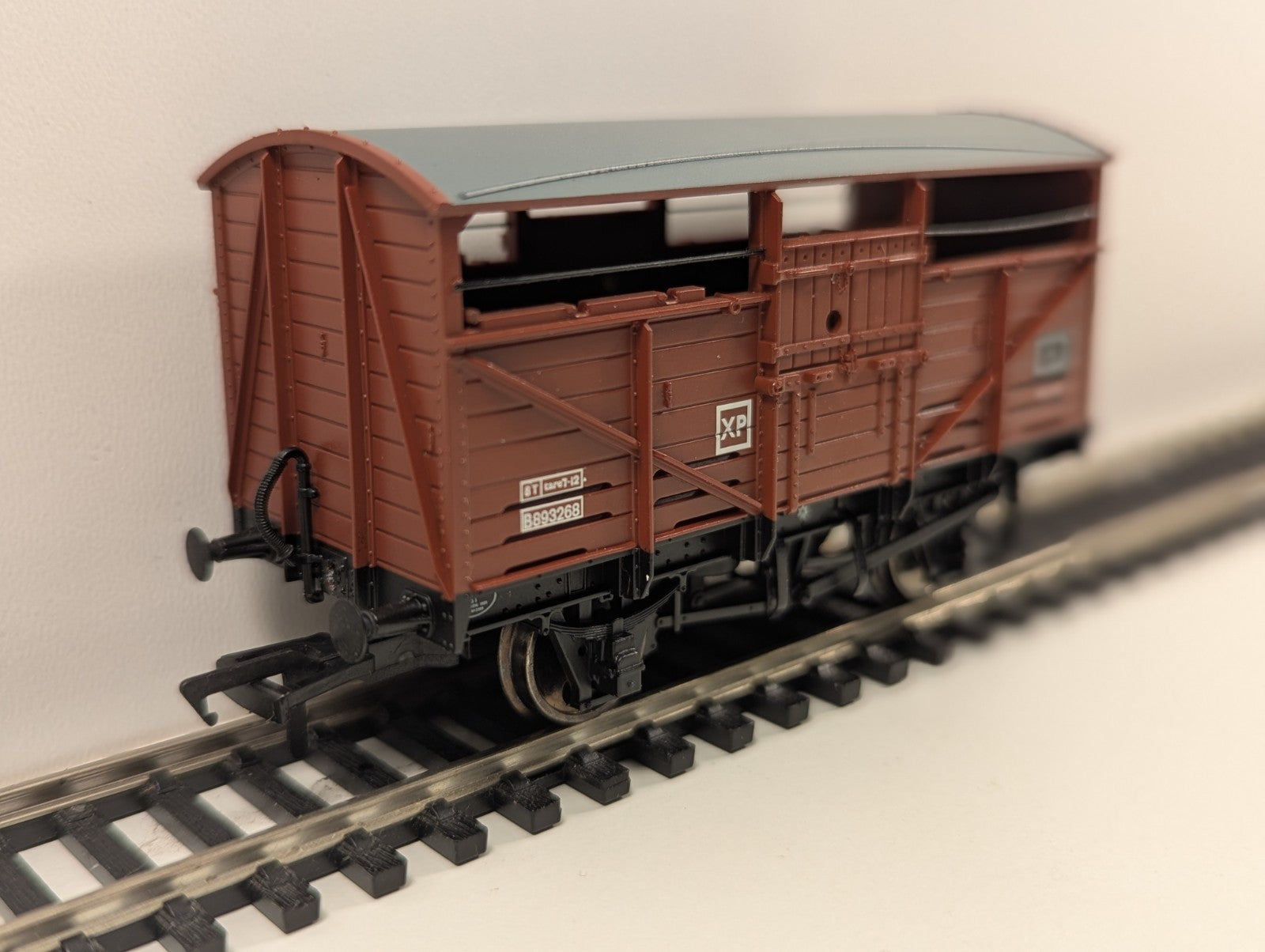 Bachmann Branchline 37-712A BR 8-Ton Cattle Wagon – OO Gauge