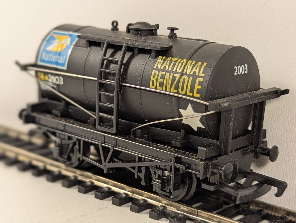 Mainline Railways 37-146 OO Gauge National Benzole Tank Wagon