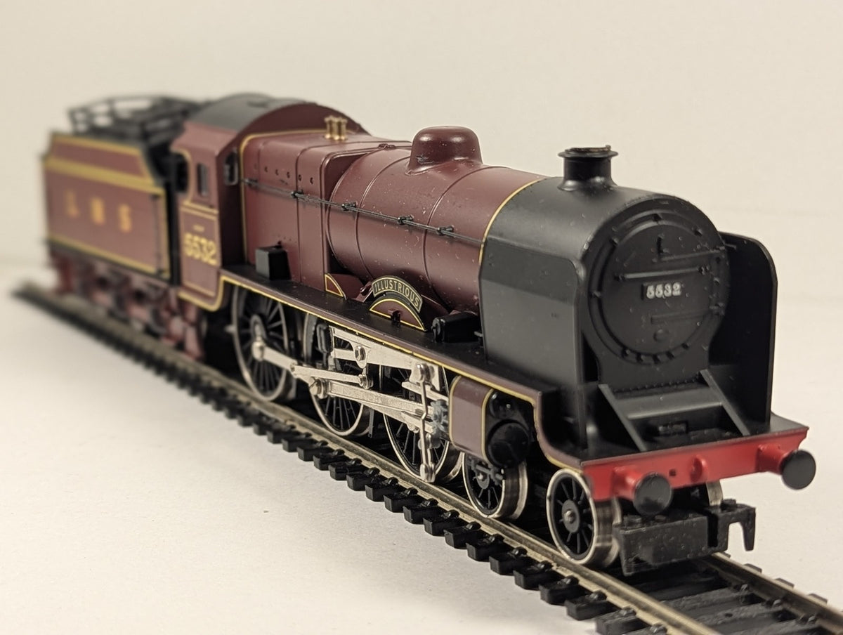 Hornby OO Gauge Patriot Class 5XP 'Illustrious' Locomotive 5532 LMS Crimson Lake