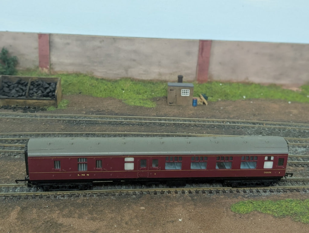 Hornby R936 OO Gauge BR Mk1 Corr Brake 2nd Maroon 5051