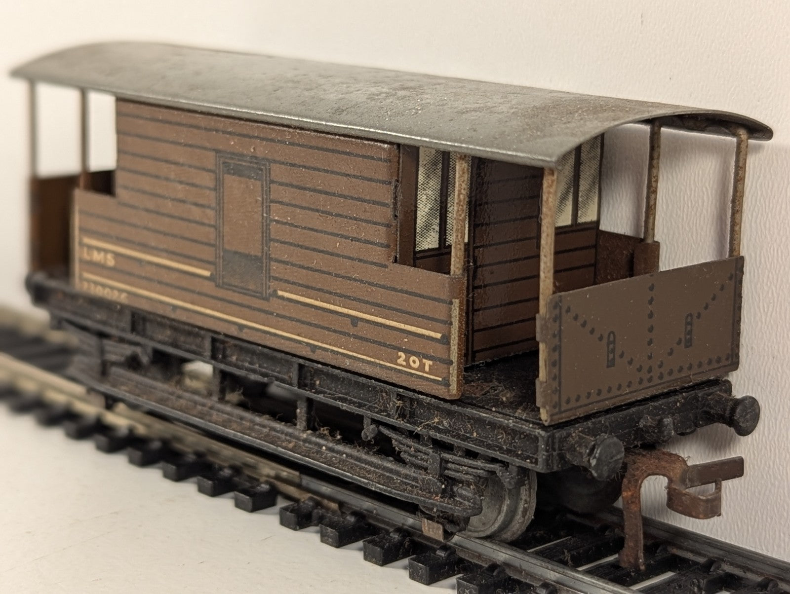 Hornby Dublo OO Gauge LMS 20 Ton Brake Van Brown