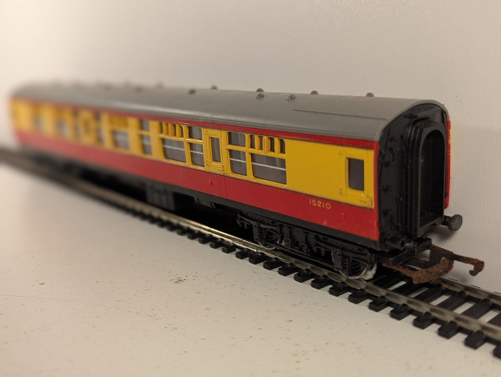 Hornby OO Gauge LMS Composite Coach Passenger Coach 15210 BR Crimson