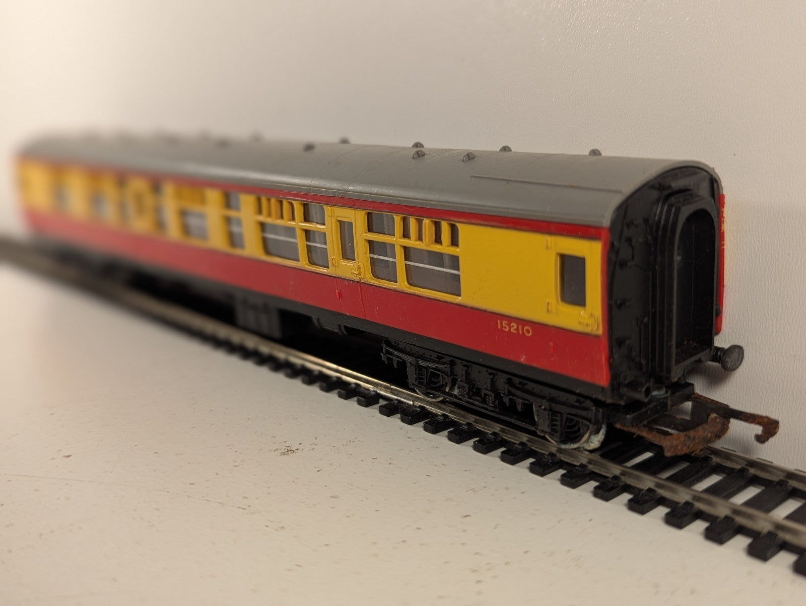 Hornby OO Gauge LMS Composite Coach Passenger Coach 15210 BR Crimson