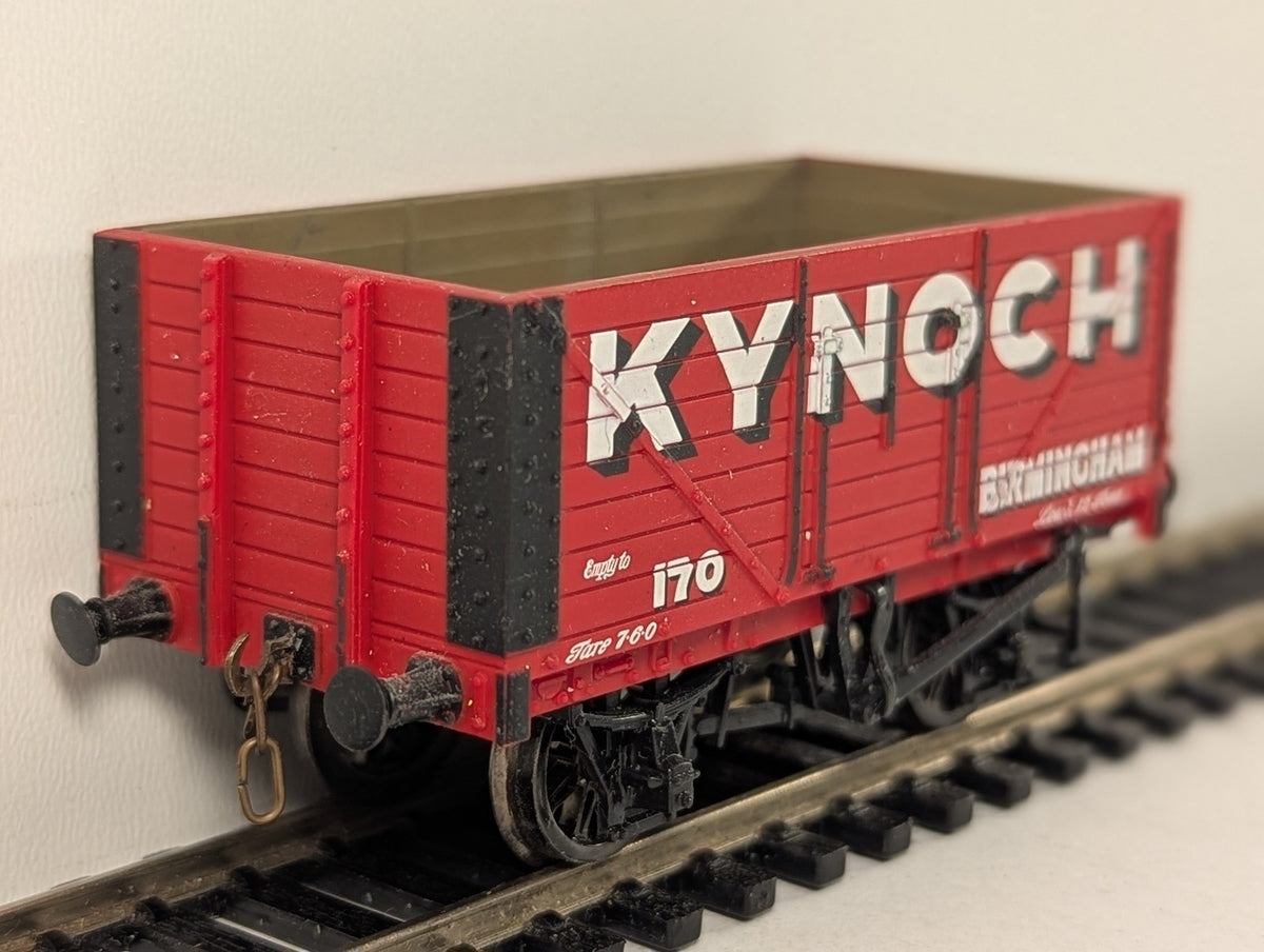Bachmann OO Gauge 7-Plank Open Wagon 170 Kynoch Red 37-111
