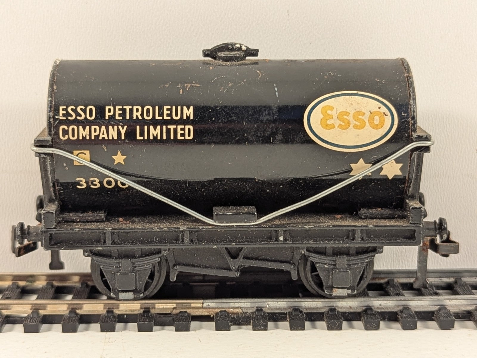 Hornby Dublo 4680 OO Gauge Esso Black Tank Wagon